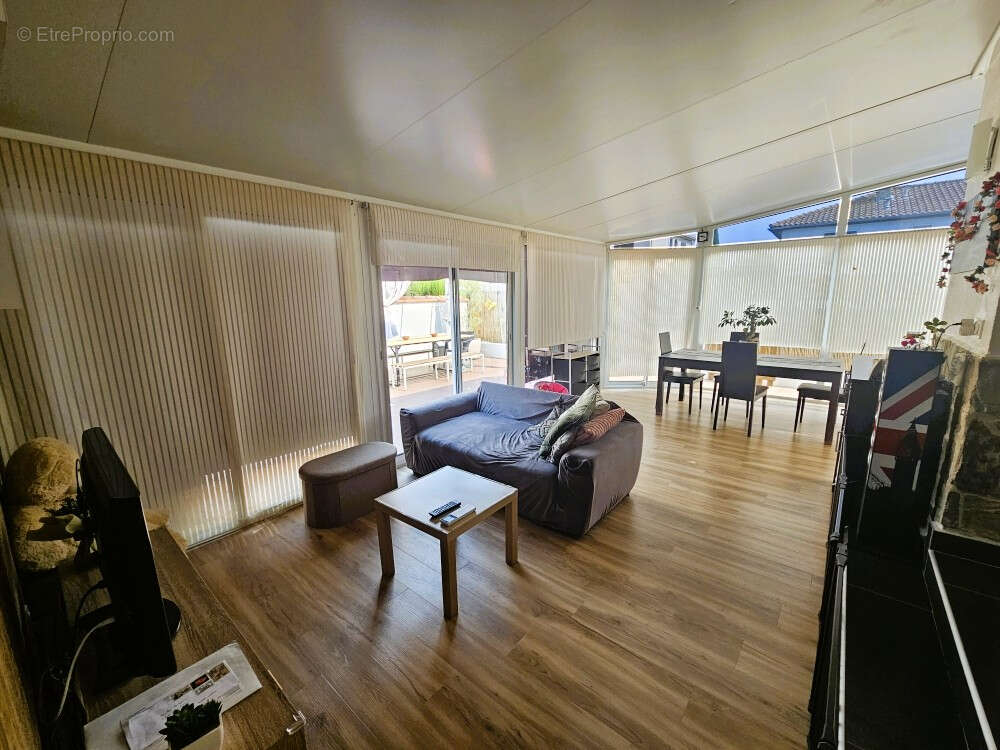 Maison à SAINT-ESTEVE