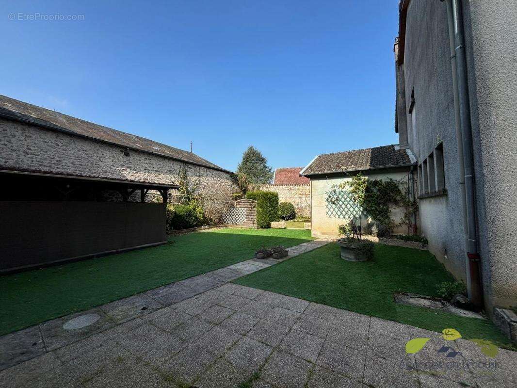 Appartement à SAUVIAT-SUR-VIGE