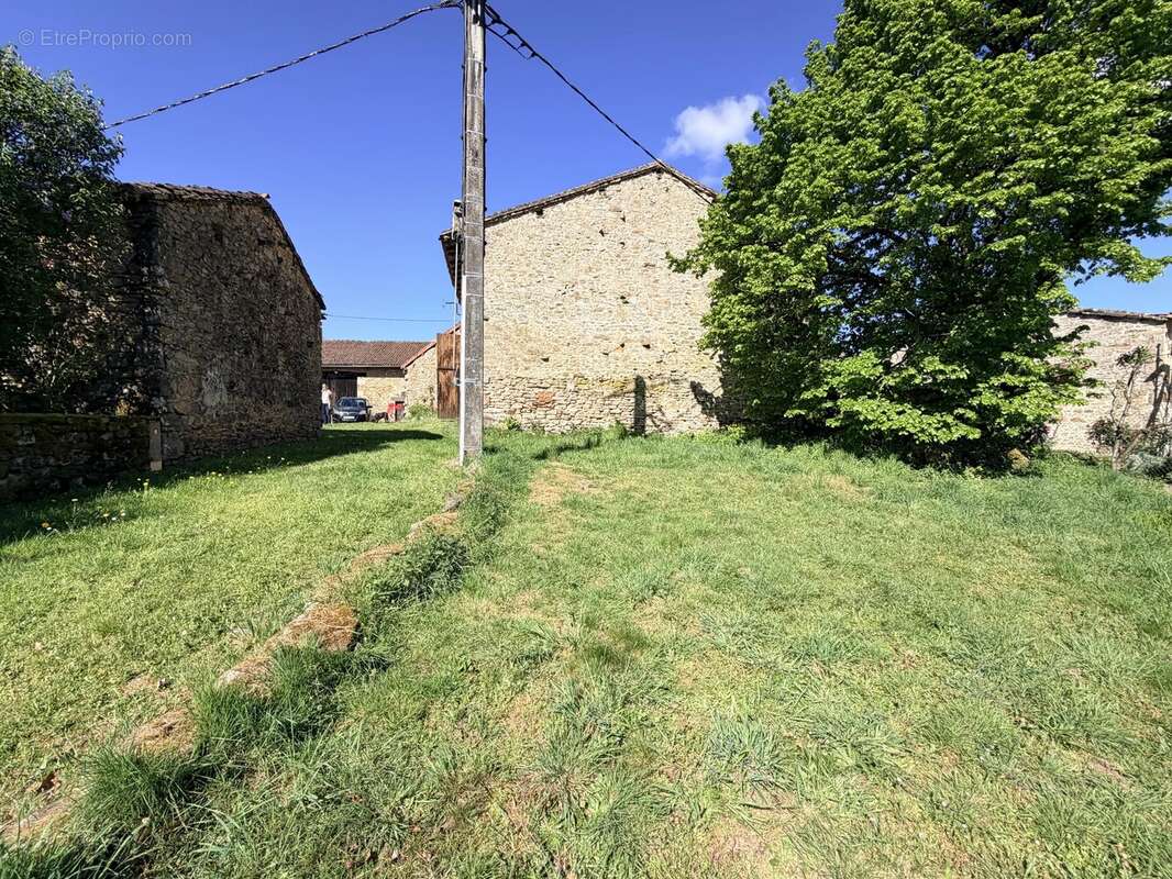 Maison à COMPREIGNAC