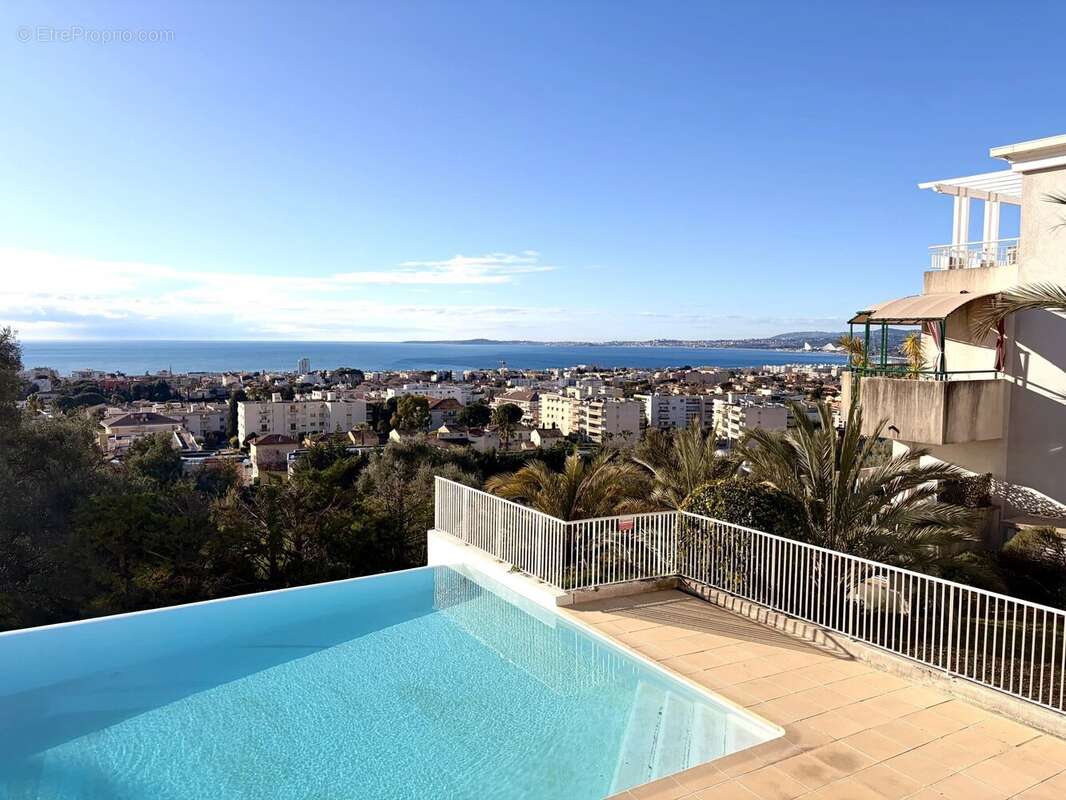Appartement à SAINT-LAURENT-DU-VAR