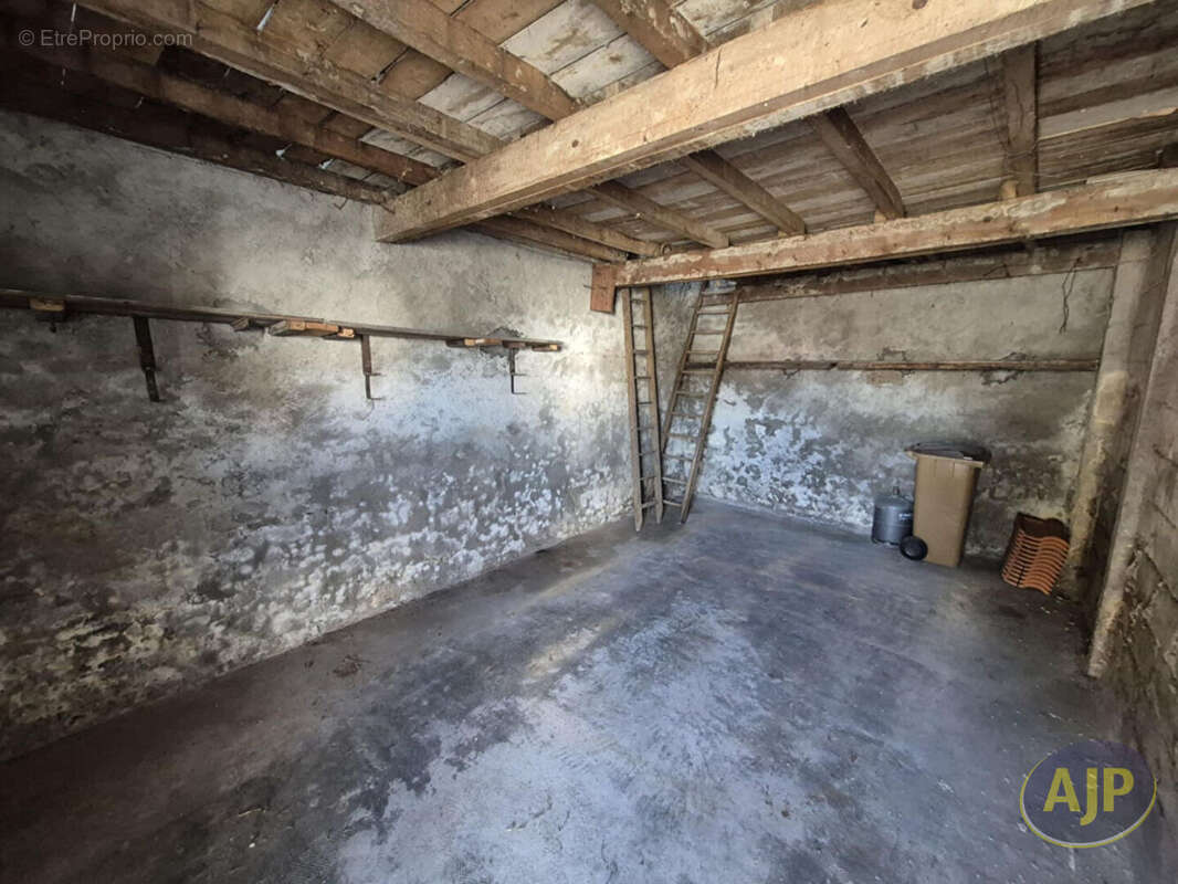 Maison à LA CHAPELLE-PALLUAU