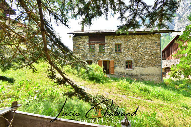 Maison à SAINT-VERAN