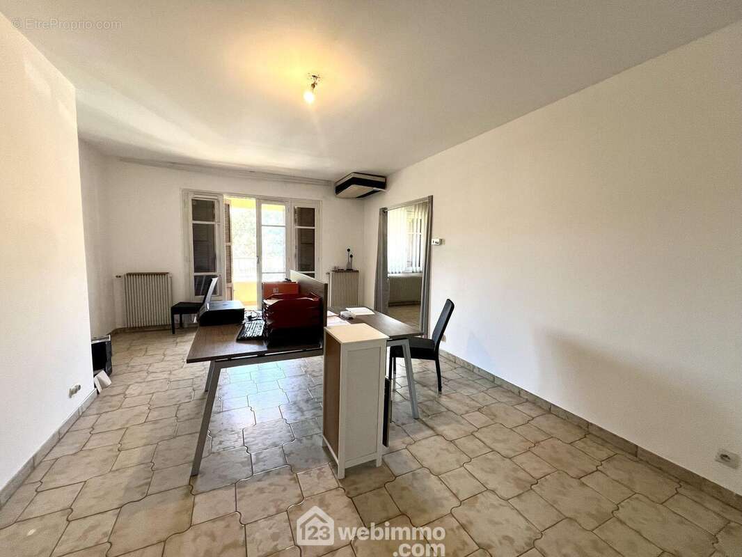 Le séjour s?ouvre sur la terrasse - Appartement à BASTIA