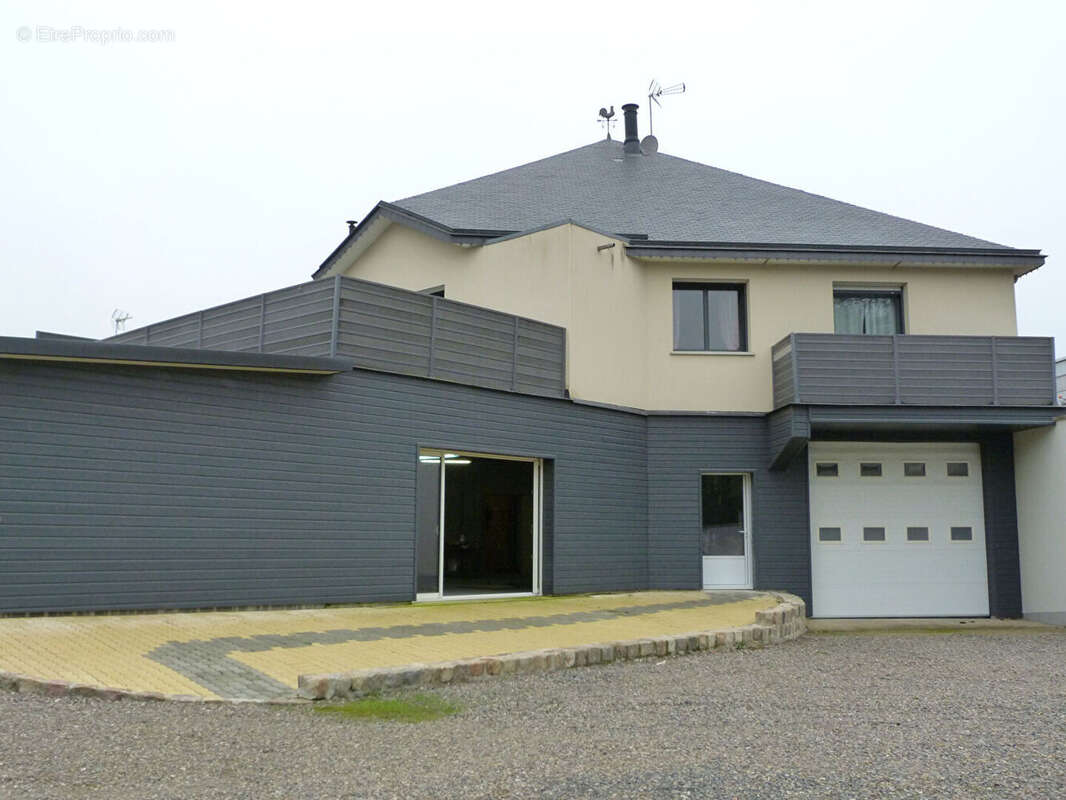 Maison à COSSE-LE-VIVIEN