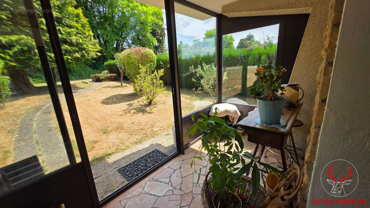 Maison rénovée - 230 m²  - piscine - 7300m² de terrain - Sornay - photo 8