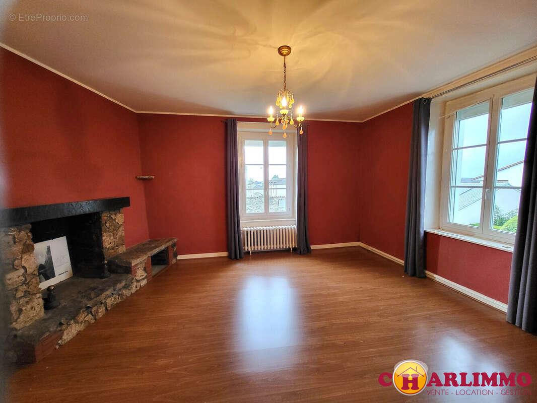 Maison à SAINT-JUNIEN