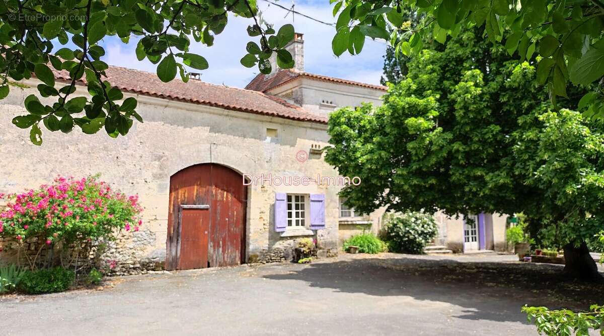 Maison à LA TOUR-BLANCHE