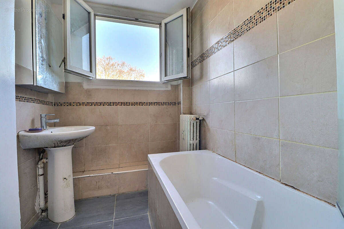 Appartement à LA COURNEUVE