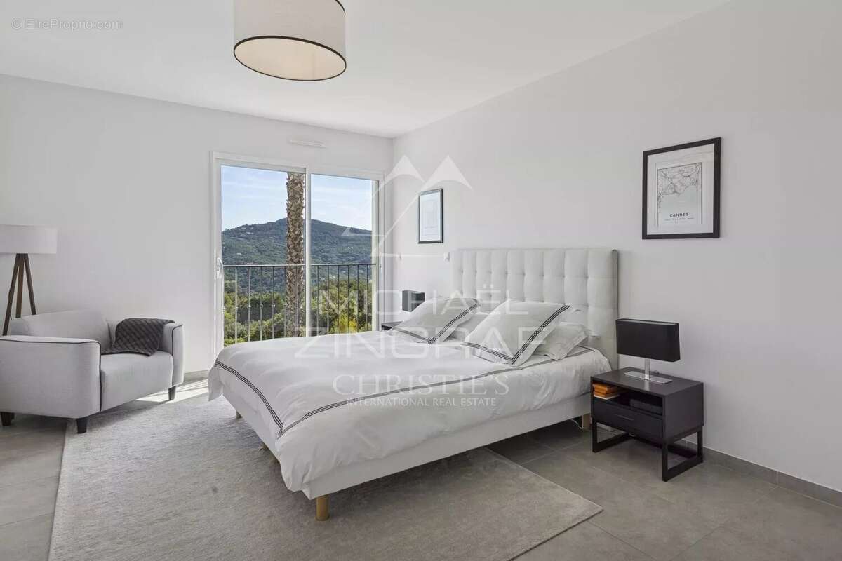 Maison à MANDELIEU-LA-NAPOULE