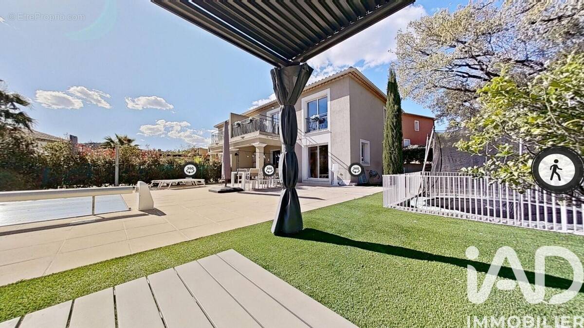 Photo 1 - Maison à ROQUEBRUNE-SUR-ARGENS