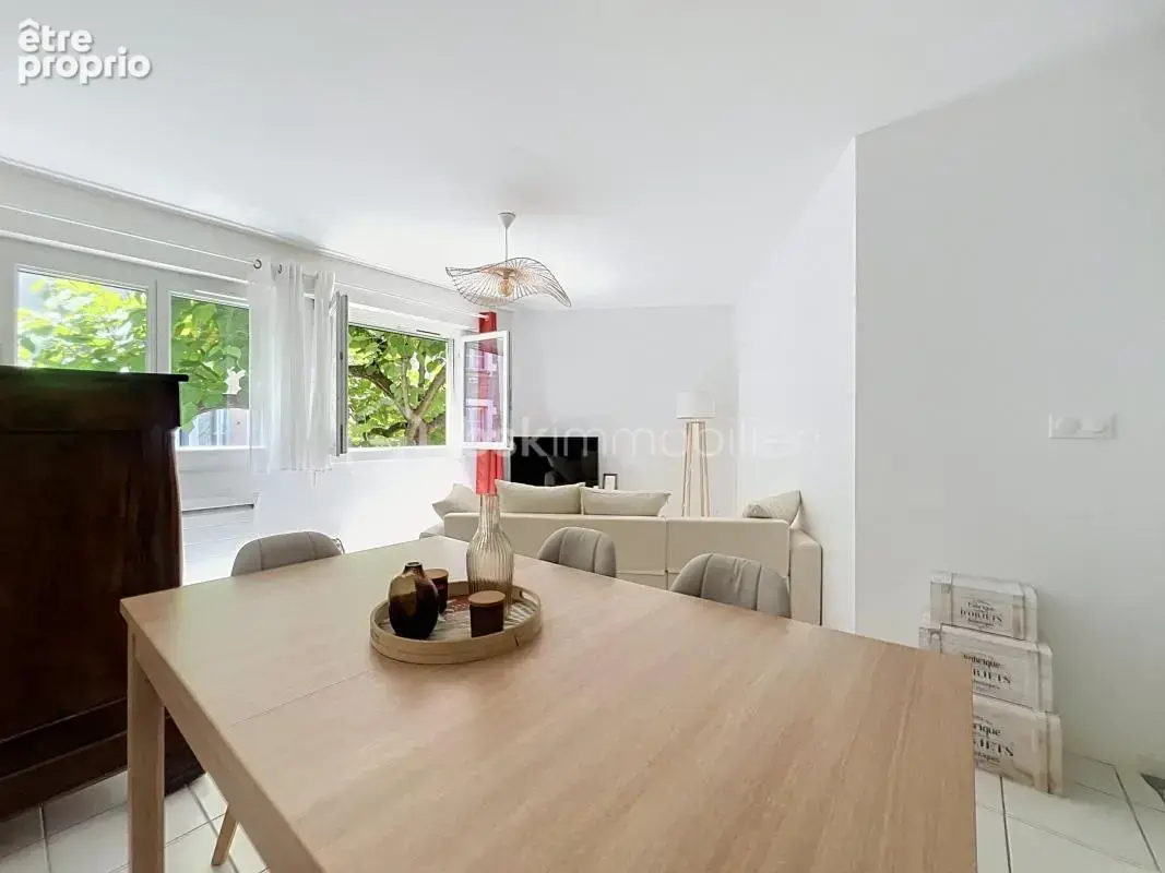 ***grenoble t2 de 51m2 un cocon en plein centre ville  dans rue calme*** - photo 3