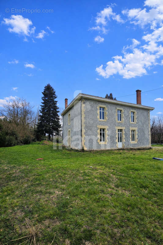 Maison à SALLES