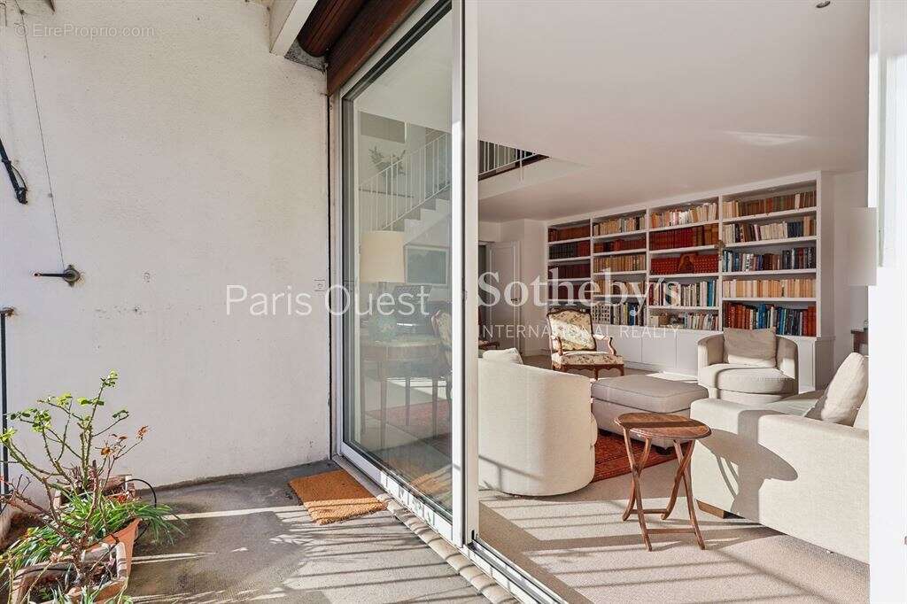 Appartement à NEUILLY-SUR-SEINE
