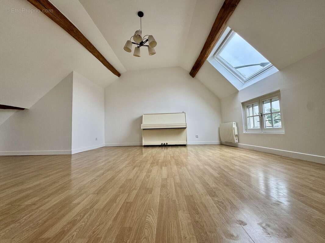 Appartement à LA CHAPELLE-EN-SERVAL