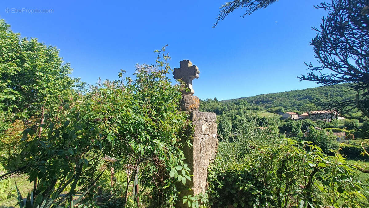 Maison à SAINTE-EULALIE-DE-CERNON