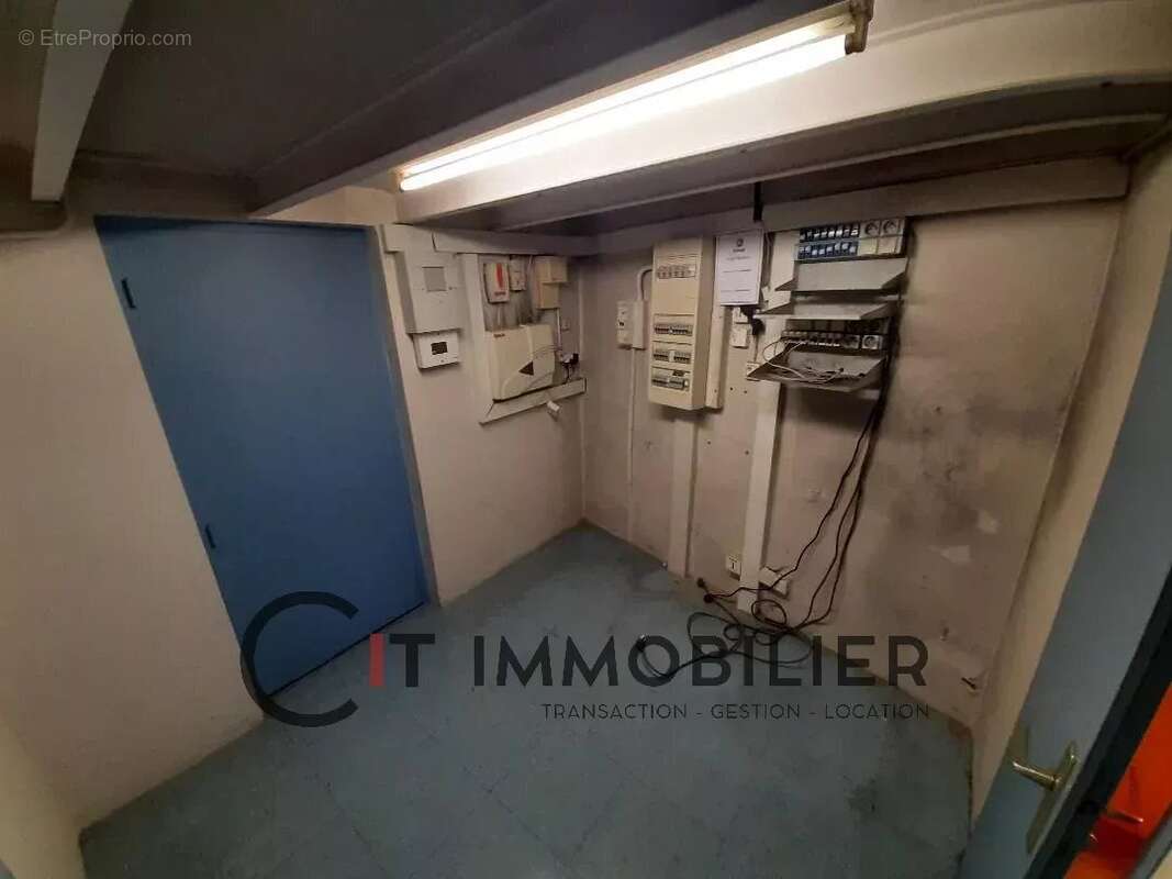 Commerce à LA TOUR-DU-PIN