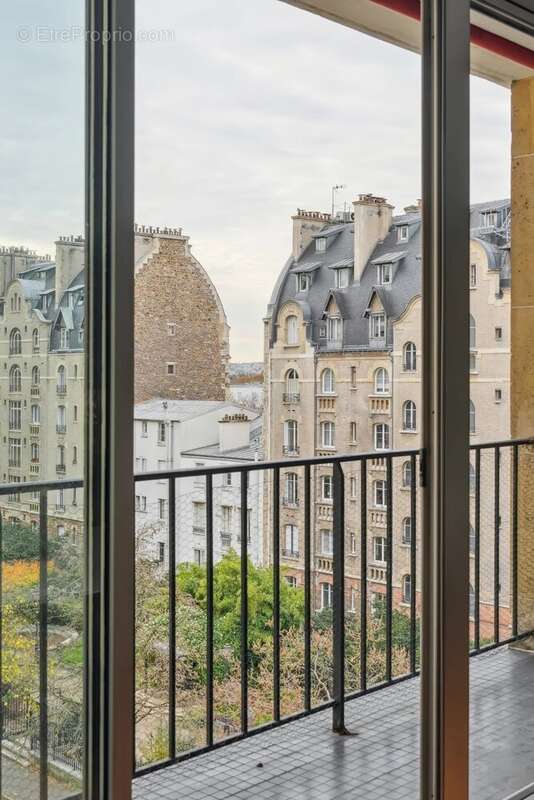 Appartement à PARIS-16E