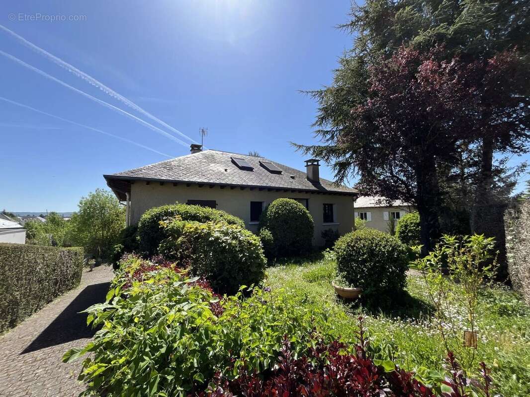 Maison à ONET-LE-CHATEAU