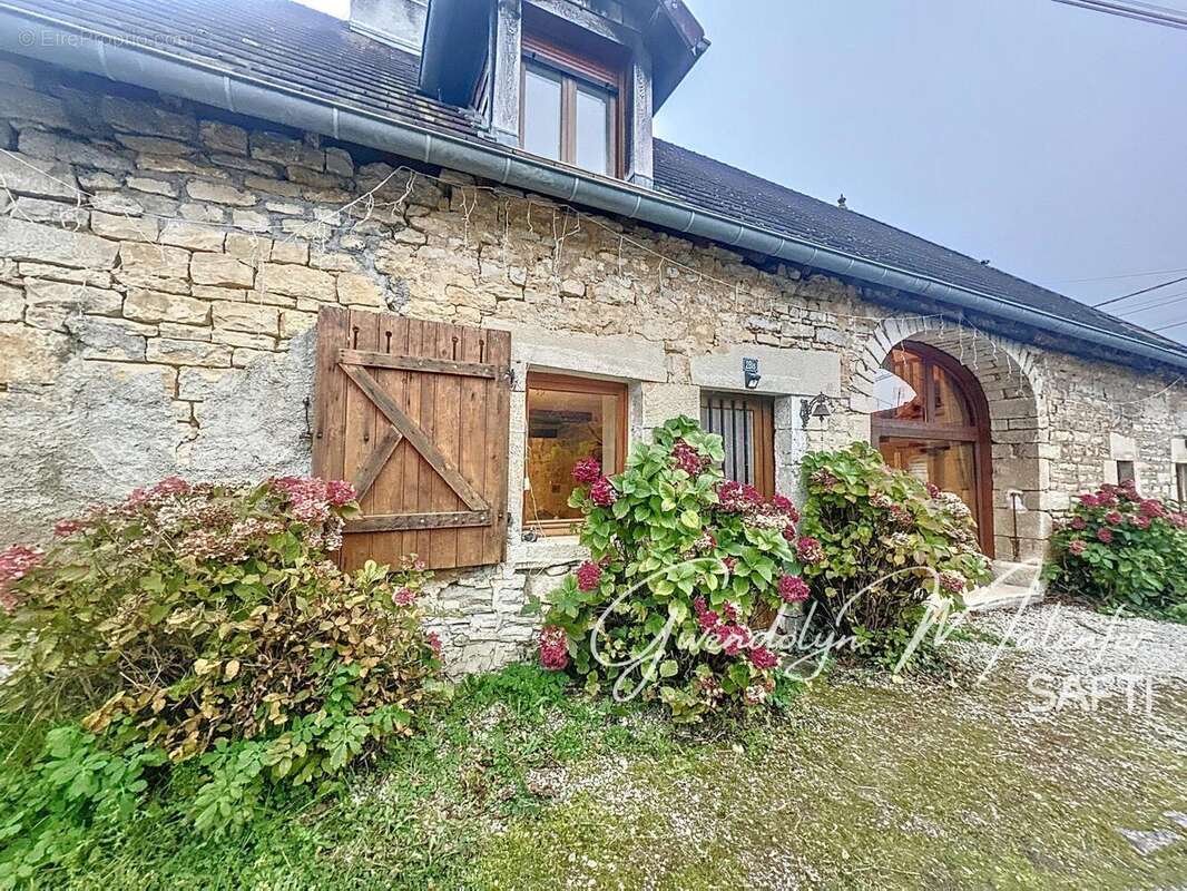 Maison 225 m² à Villers-Farlay  - photo 4