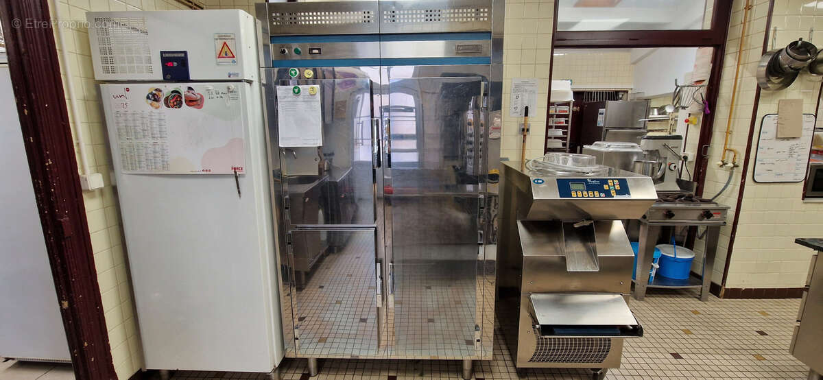 Commerce à PONT-DU-CHATEAU