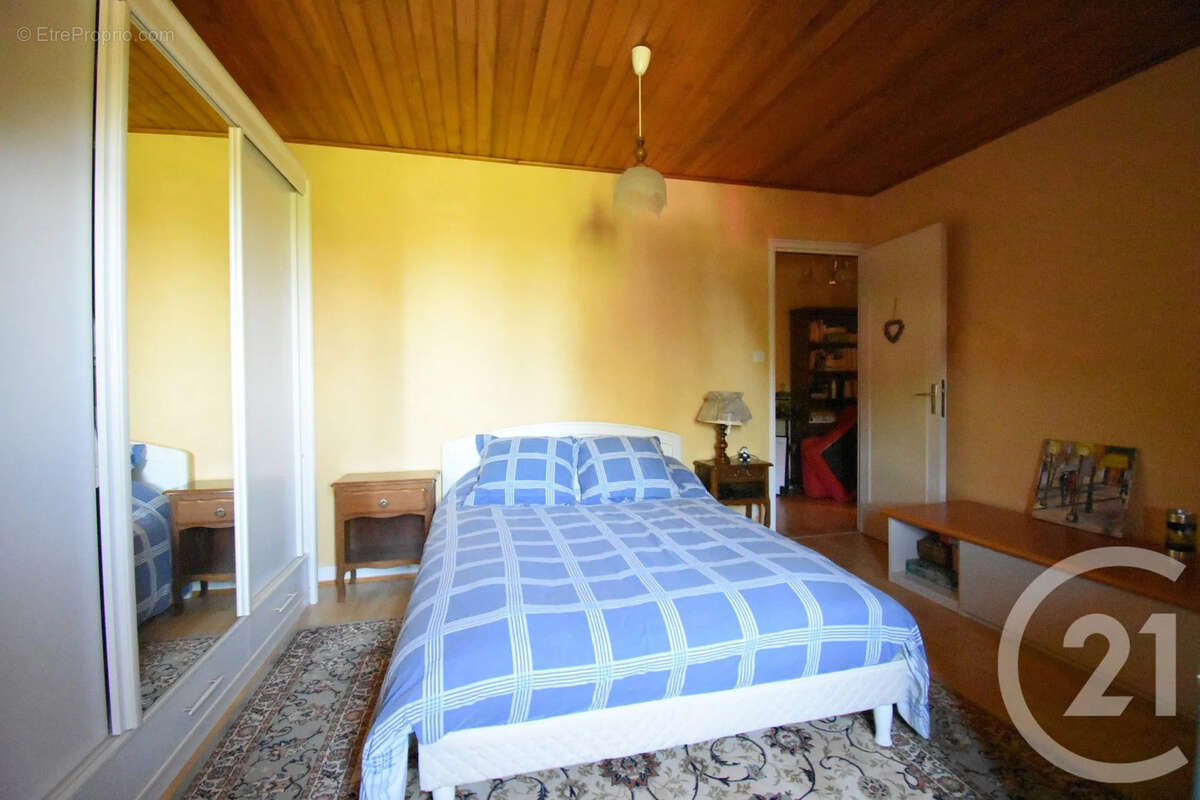 Maison 148 m² à Saint-Christophe  - photo 7