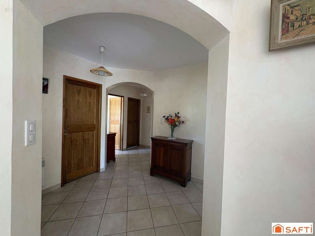 Maison 130 m² à Buisson  - photo 9