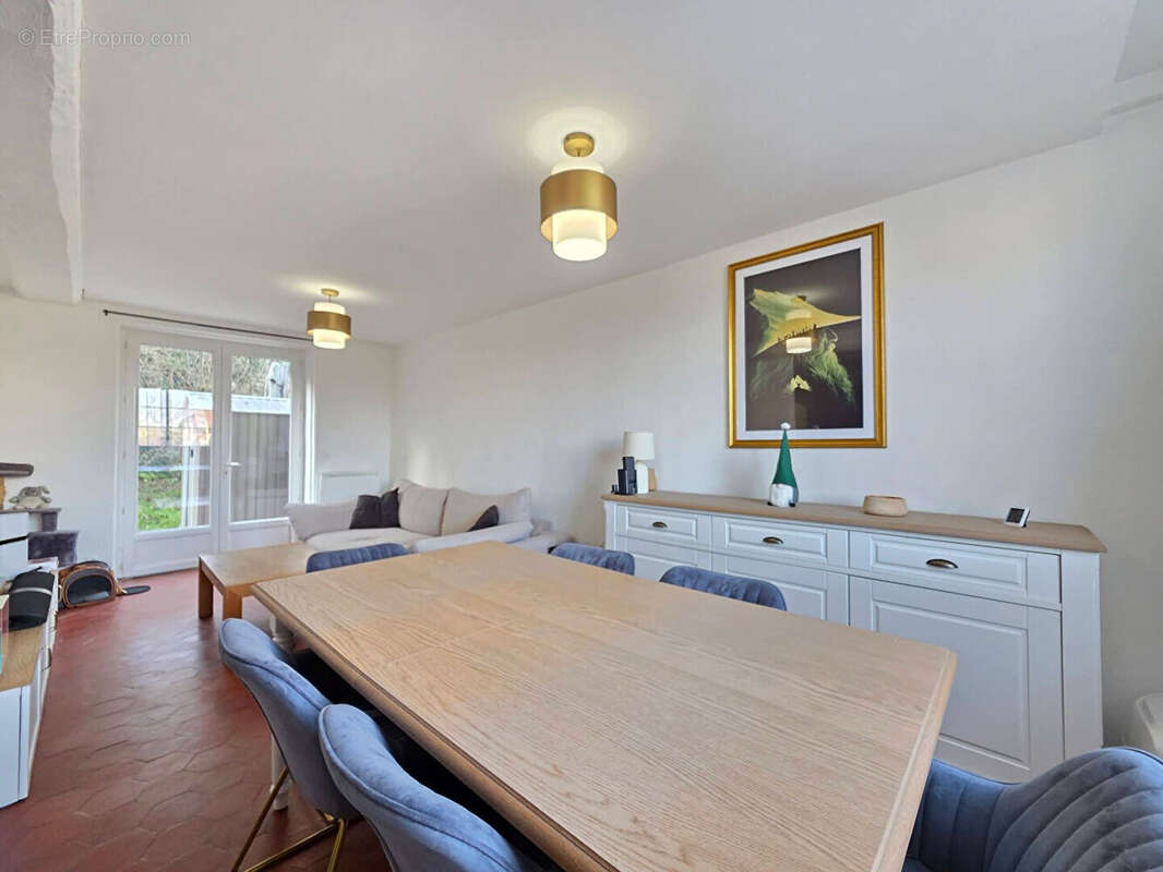 Maison à SAINT-JEAN-LES-DEUX-JUMEAUX