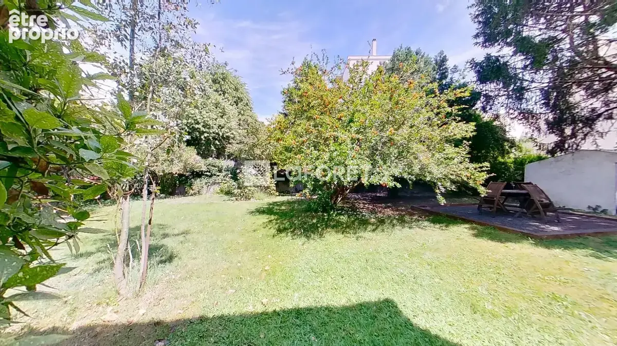 BRON - Maison familiale de caractère de 143,53 m² habitable - photo 15