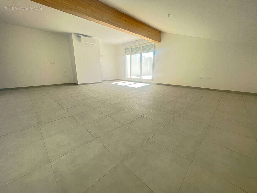 Appartement à PINS-JUSTARET