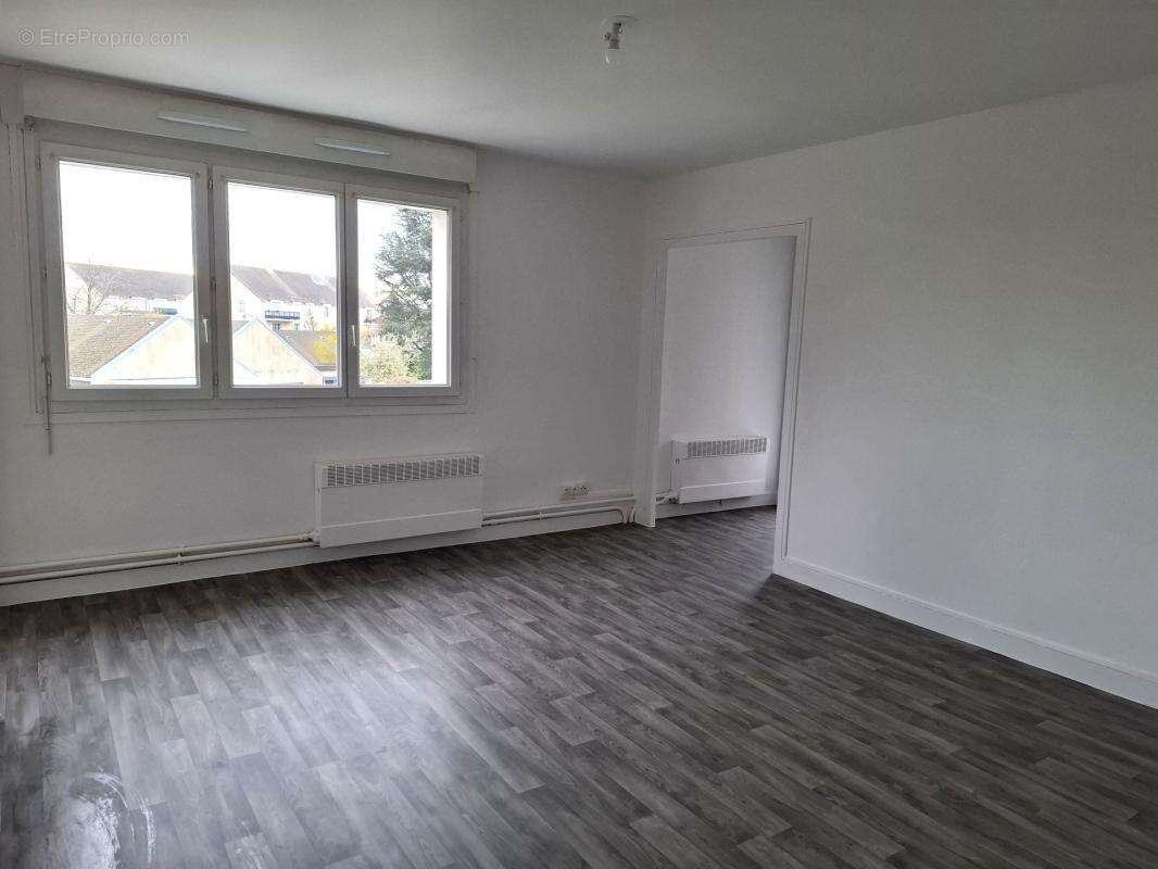 Appartement à COUBERT