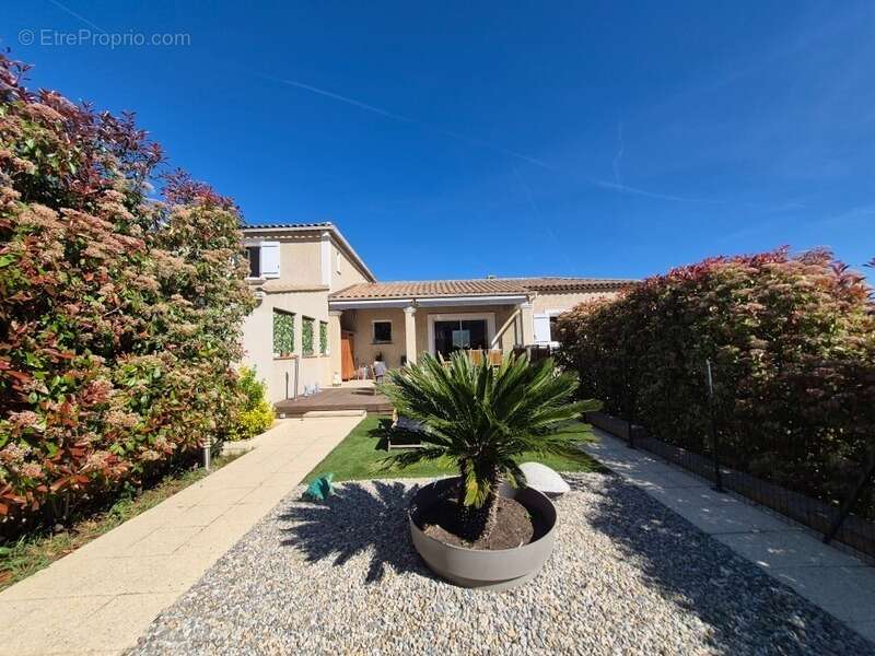 Maison à SOLLIES-VILLE