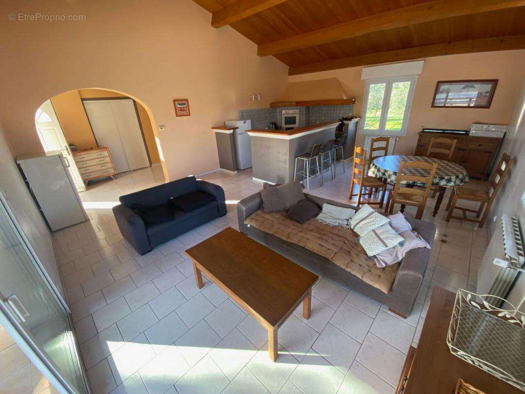 Maison à BERRIAS-ET-CASTELJAU