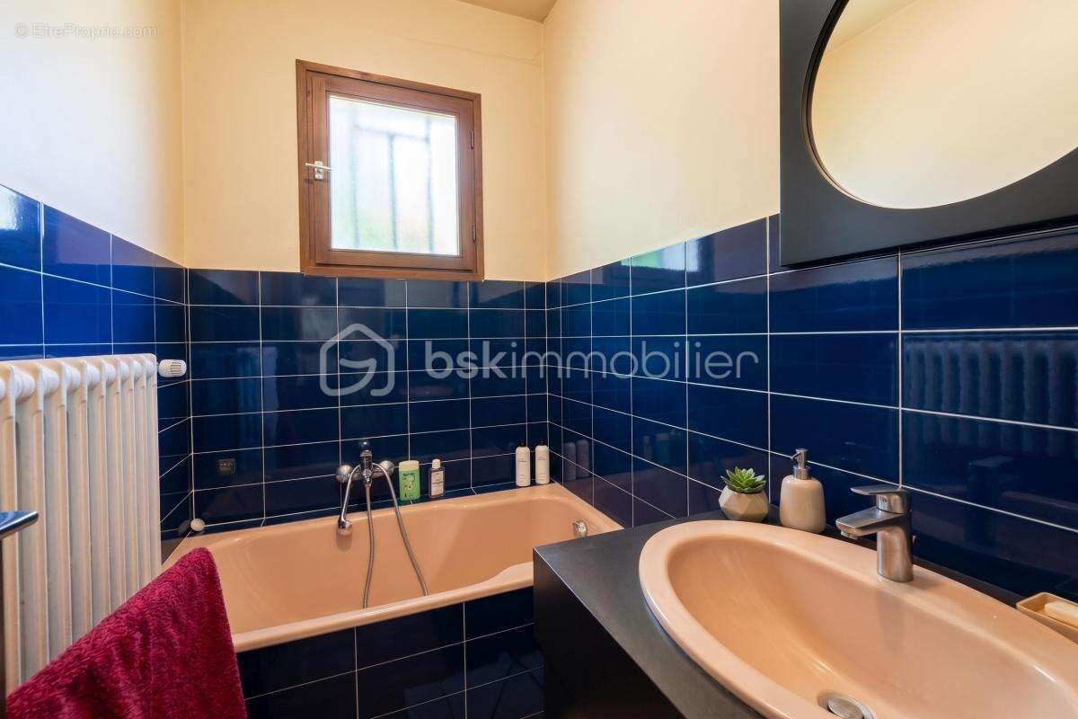 Rare ! Maison de plain-pied à Anglefort avec sous-sol de 140 m² + grand abri voiture 72 m - photo 11