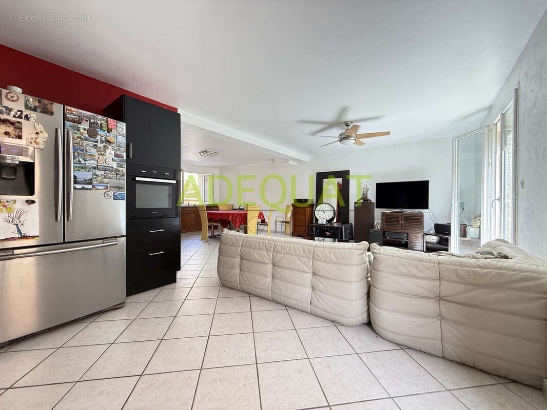 Maison mitoyenne / 4 chambres / terrasse 30m2 / garage attenant / parking ext... - photo 7