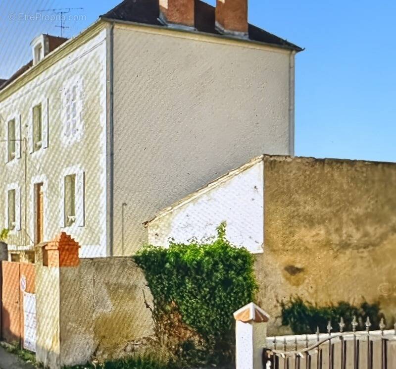 Maison à MONTLUCON