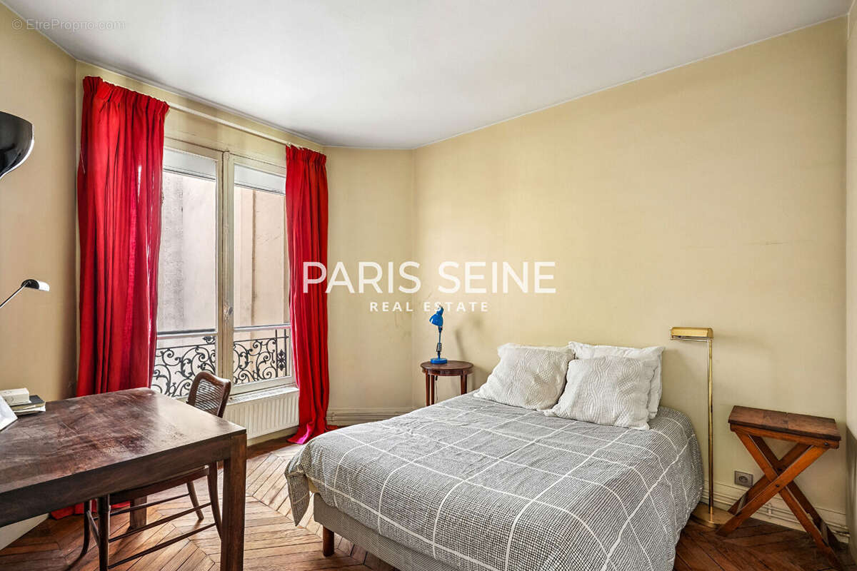 Appartement à PARIS-7E