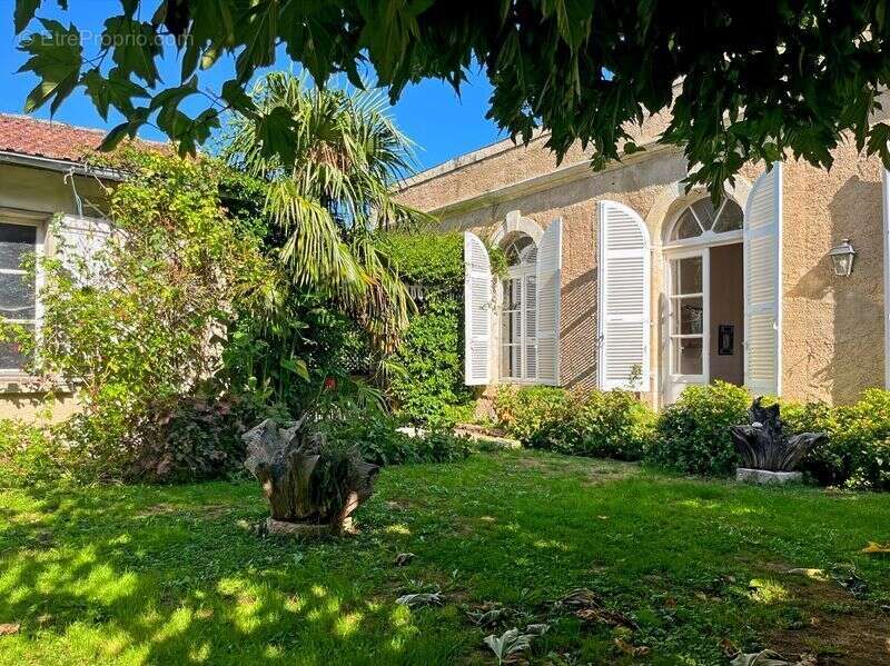 LECTOURE, centre ville maison de plain pied avec garage et jardin - photo 3