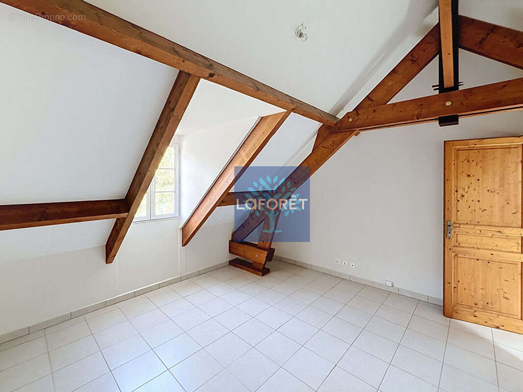 Appartement à FONTENAY-LE-VICOMTE