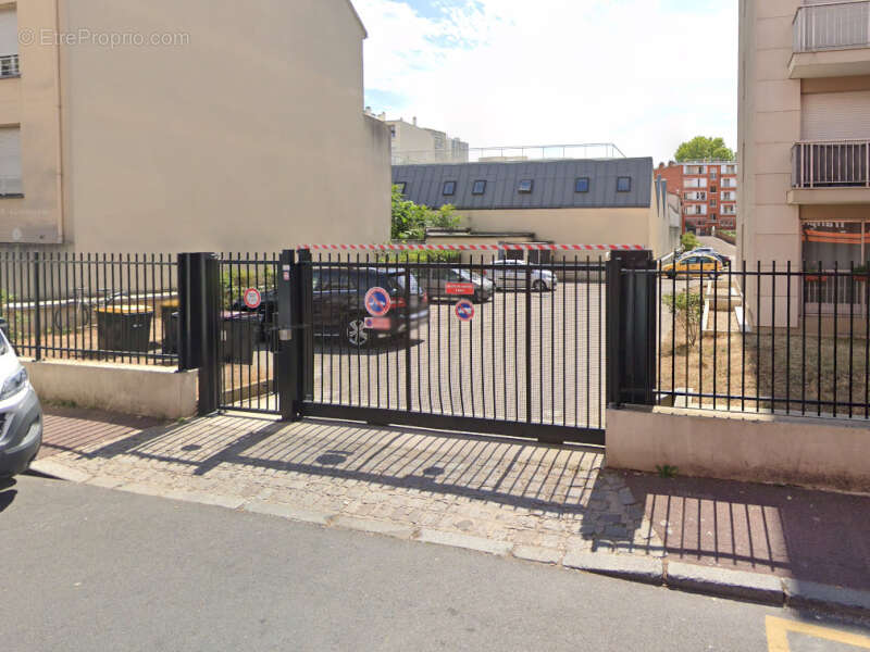 Parking à LE PRE-SAINT-GERVAIS