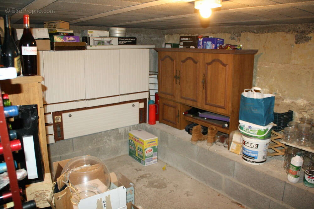 Commerce à BEAUMONT-EN-VERON