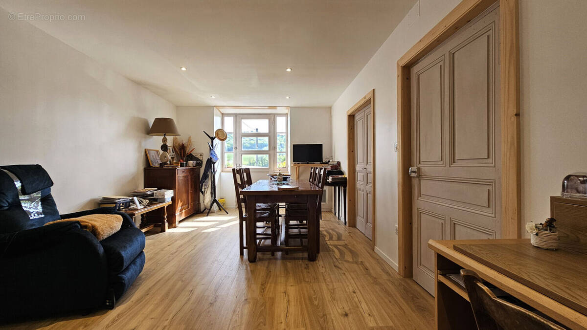 Maison à SAINT-GENIX-SUR-GUIERS