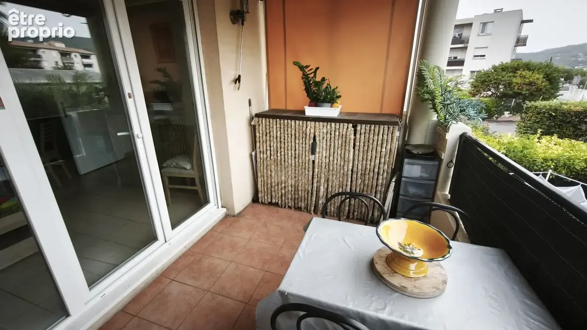Beau T2 avec terrasse et garage - photo 3
