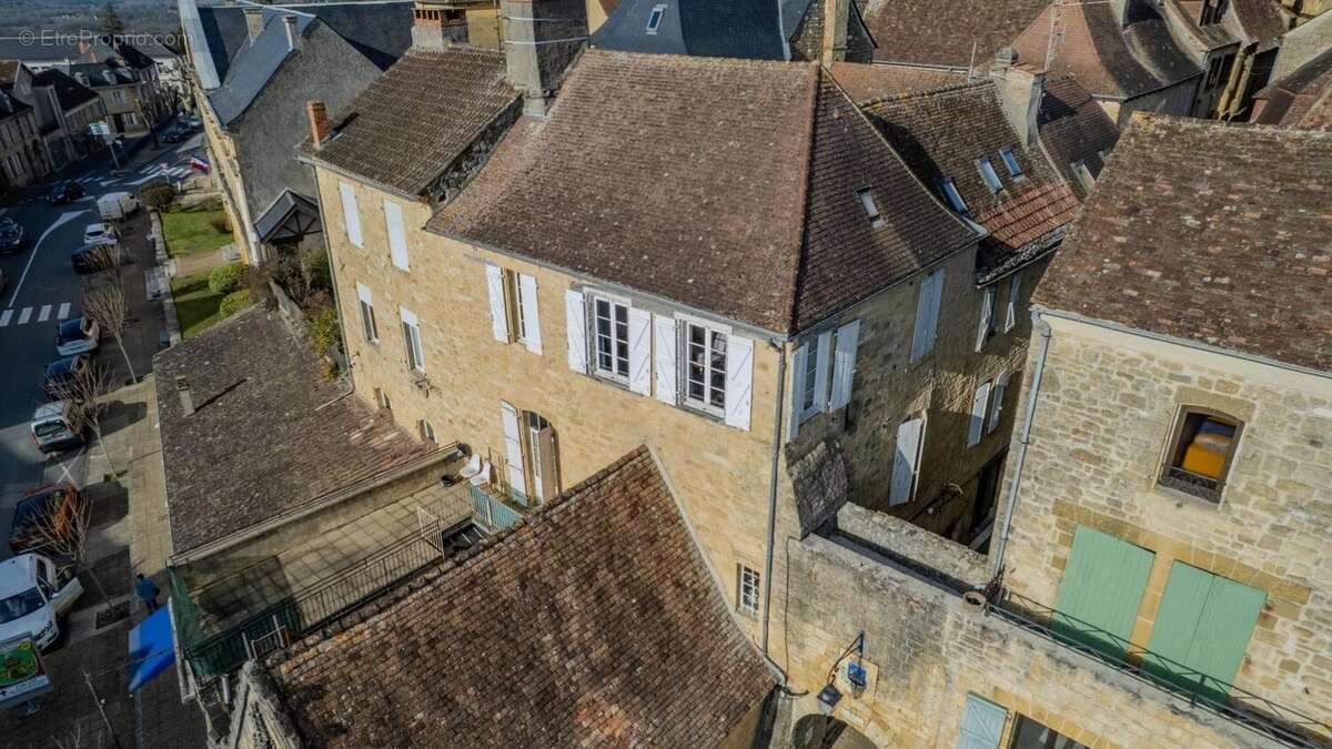 Appartement à GOURDON