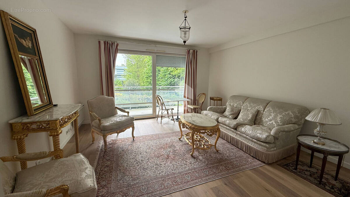 Appartement à MONT-SAINT-AIGNAN
