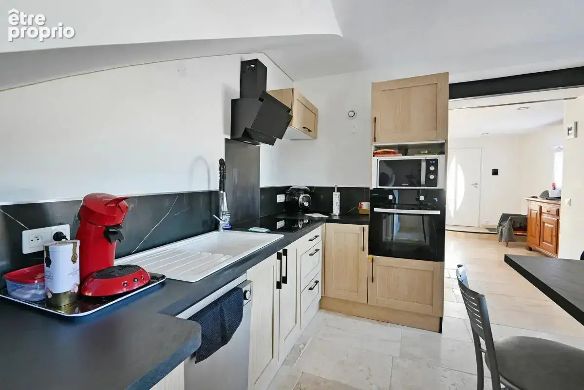 Maison de 5 pièces de 104 m² à Saint-Julien-les-Rosiers - photo 8