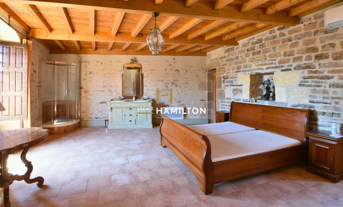 Immeuble historique avec jardin et piscine interieure - ideal projet touristique - photo 12