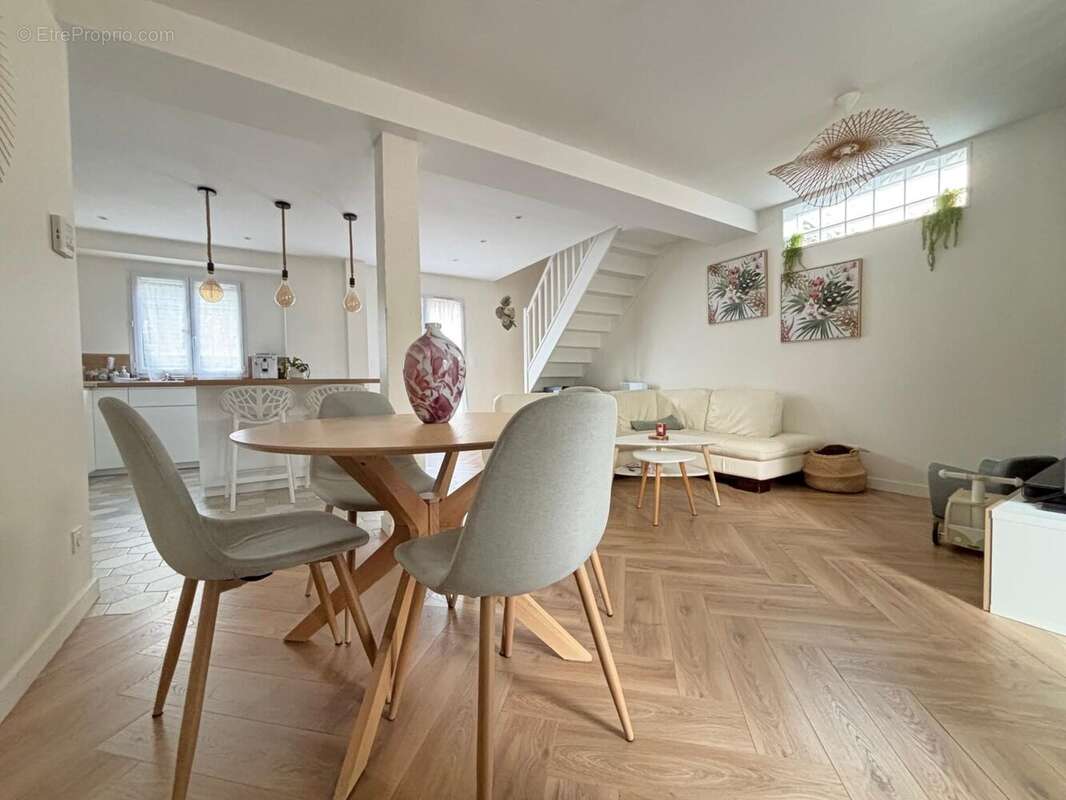 Maison à SAINT-PIERRE-DU-PERRAY