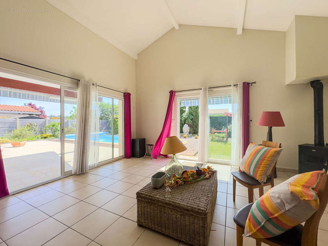 Maison familiale avec piscine, jardin paysagé et garage à Biscarrosse - photo 8