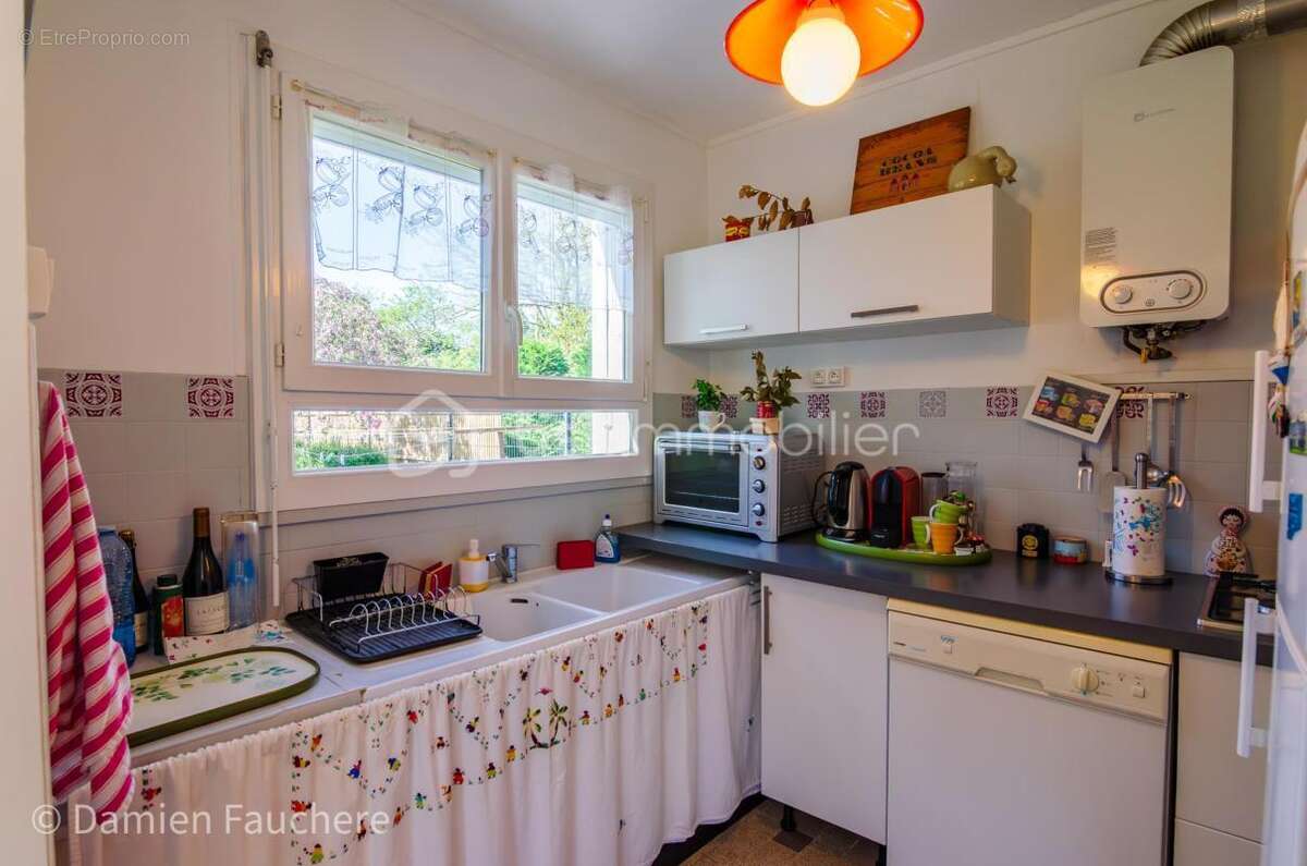 Maison familiale de plain-pied majoritairement avec véranda et jardin au calme ! - photo 10