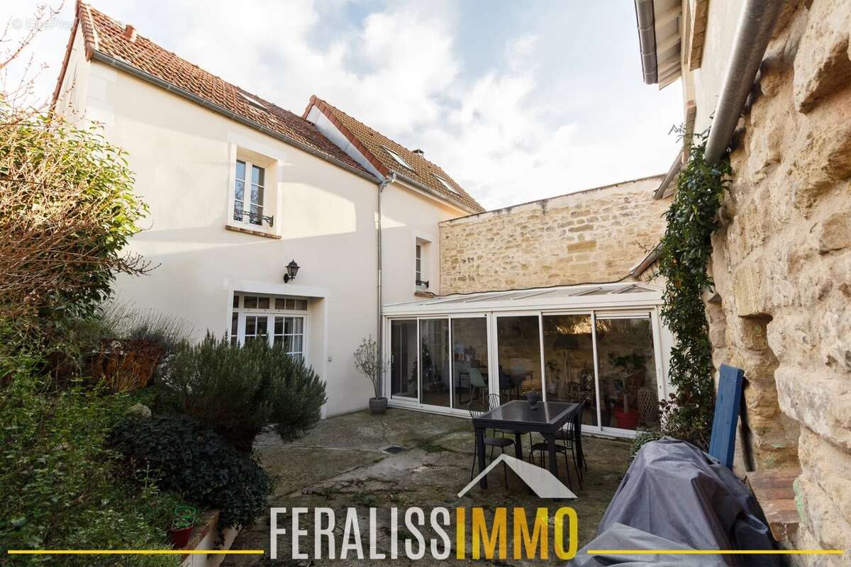 Maison à JOUY-LE-MOUTIER